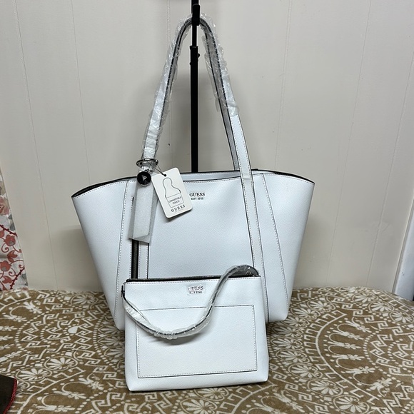 Guess White Naya TravelBag Set - Picture 1 of 15